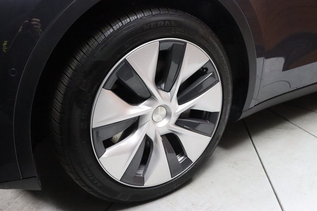 Used 2023 Tesla Model Y Long Range AWD/4WD image 5