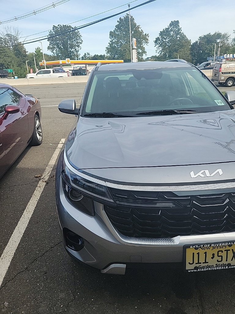 Used 2024 Kia Seltos S AWD/4WD image 2