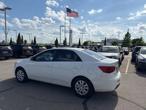 Used 2010 Kia Forte LX w/ Convenience Pkg FWD image 5