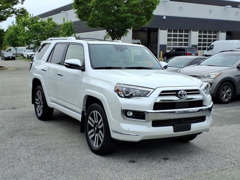 Used 2024 Toyota 4Runner Limited AWD/4WD image 3