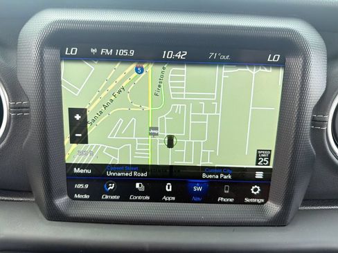 Used 2023 Jeep Wrangler Unlimited Sahara AWD/4WD image 19
