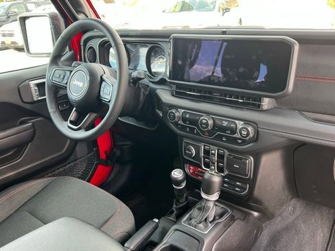 Used 2025 Jeep Wrangler Unlimited Rubicon image 20