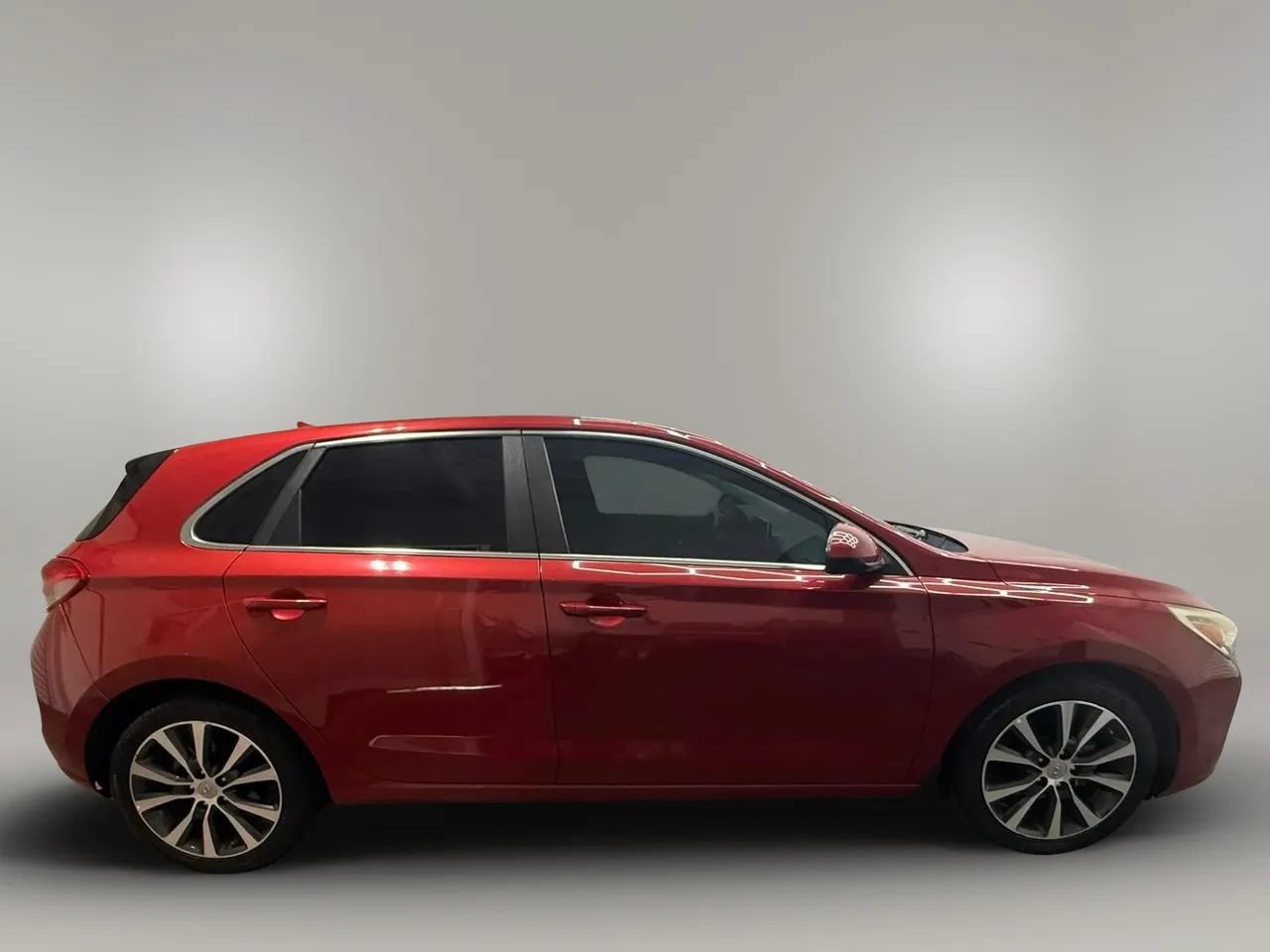 Used 2018 Hyundai Elantra GT FWD image 12