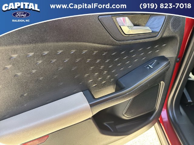 Certified 2020 Ford Escape Titanium FWD image 17
