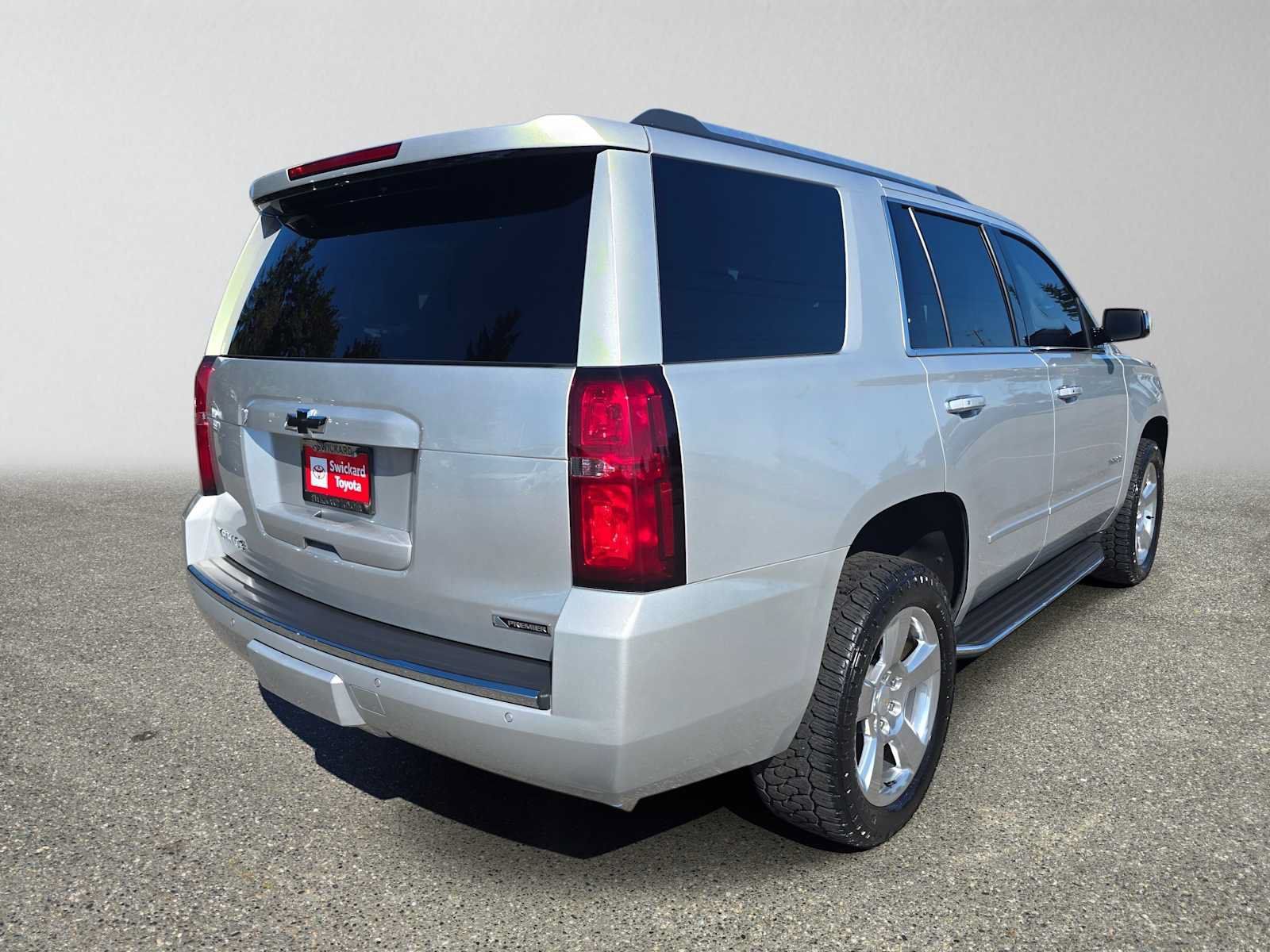Used 2018 Chevrolet Tahoe Premier AWD/4WD image 3