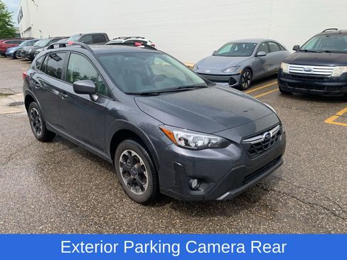 Used 2021 Subaru Crosstrek 2.0i Premium w/ Moonroof Package AWD/4WD image 3