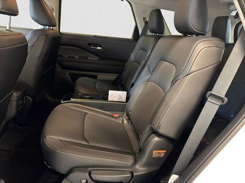 New 2026 Nissan Pathfinder SL w/ SL Premium Package image 13