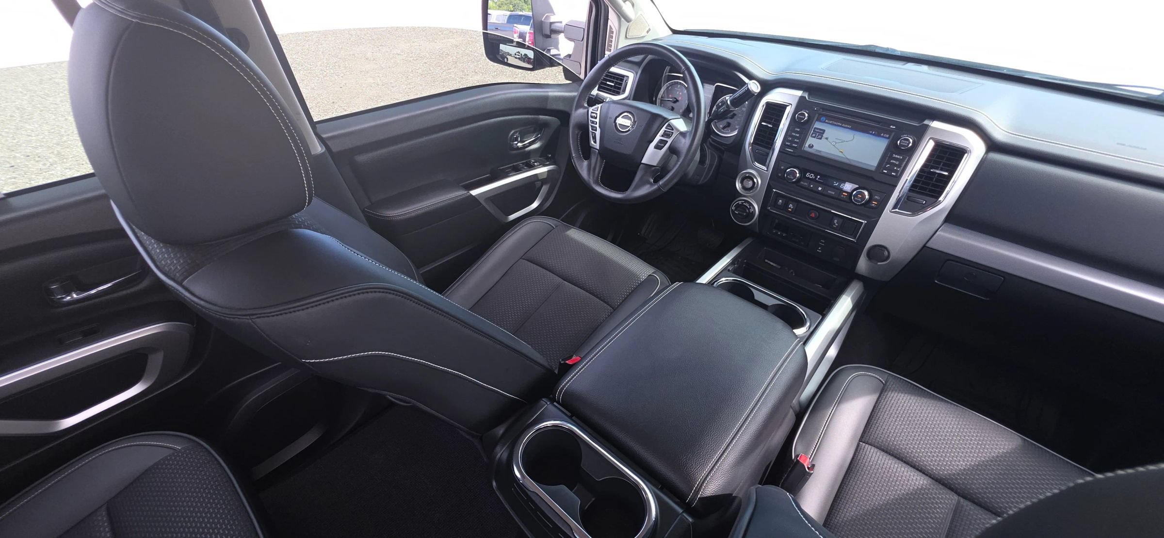 Used 2018 Nissan Titan PRO-4X w/ Pro-4x Utility Package AWD/4WD image 12