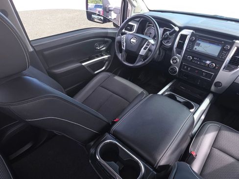 Used 2018 Nissan Titan PRO-4X w/ Pro-4x Utility Package AWD/4WD image 12