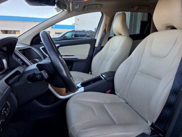 Used 2017 Volvo XC60 T5 Inscription w/ Advanced Package AWD/4WD image 12