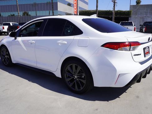 Certified 2025 Toyota Corolla SE FWD image 5