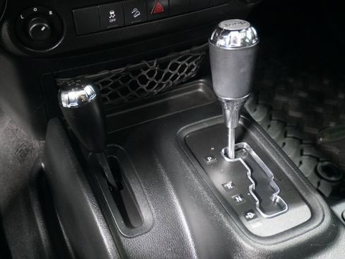 Used 2018 Jeep Wrangler Unlimited Sport S image 19