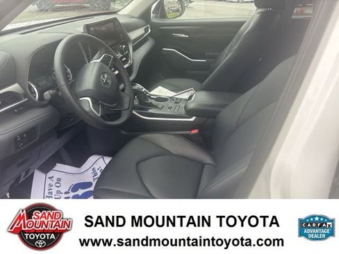 Used 2026 Toyota Highlander XLE AWD/4WD image 11