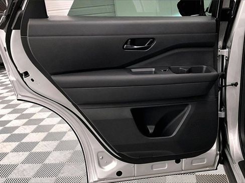 New 2025 Nissan Pathfinder SV w/ Black Appearance Package image 30