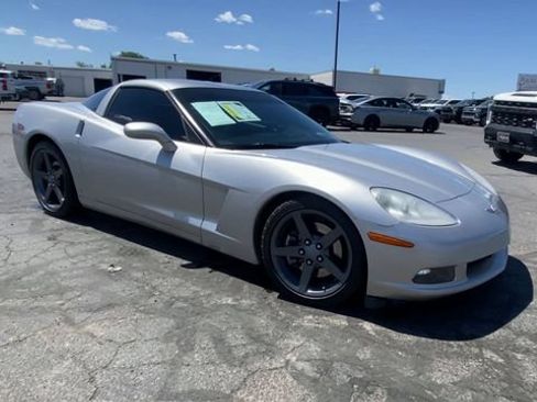 Used 2006 Chevrolet Corvette Coupe w/ Preferred Equipment Group RWD image 2