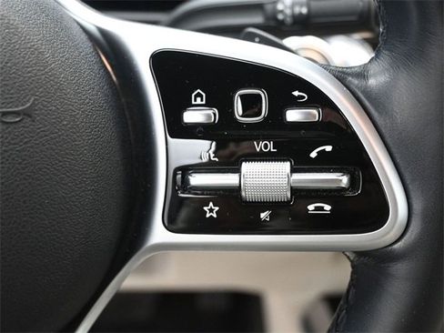 Used 2021 Mercedes-Benz GLB 250 4MATIC image 14