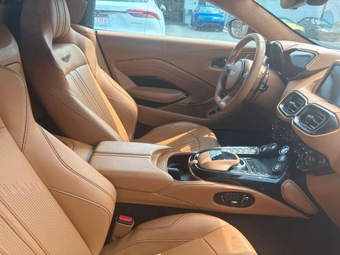 Used 2023 Aston Martin V8 Vantage Roadster RWD image 2