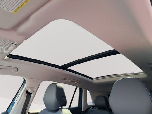 New 2025 Volkswagen Tiguan SE AWD/4WD image 35