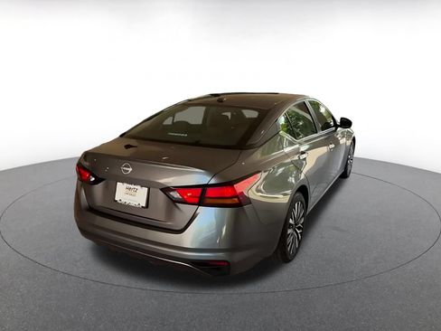Used 2025 Nissan Altima 2.5 SV FWD image 14