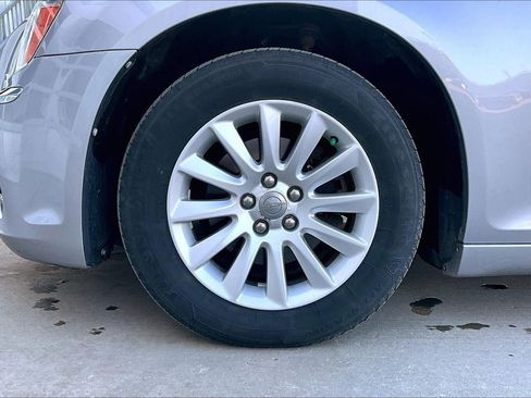 Used 2014 Chrysler 300 image 7