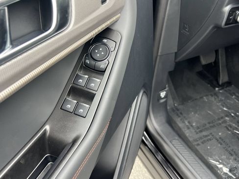 New 2026 Ford Explorer Active RWD image 13