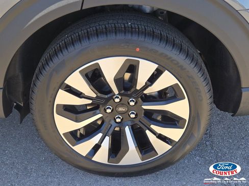 New 2026 Ford Explorer Platinum w/ LUX Leather Package image 5