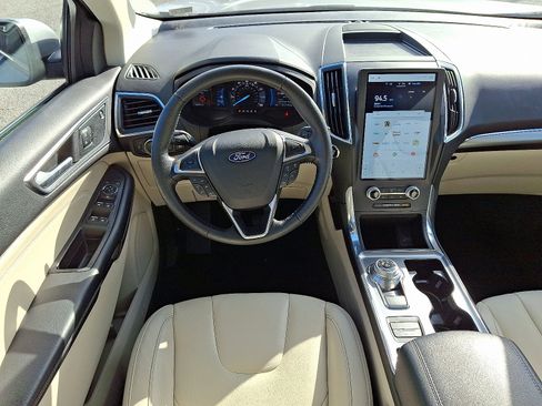 Used 2022 Ford Edge Titanium image 11