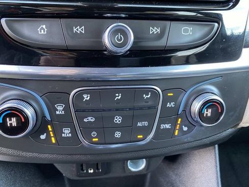 Used 2023 Chevrolet Traverse LT AWD/4WD image 11