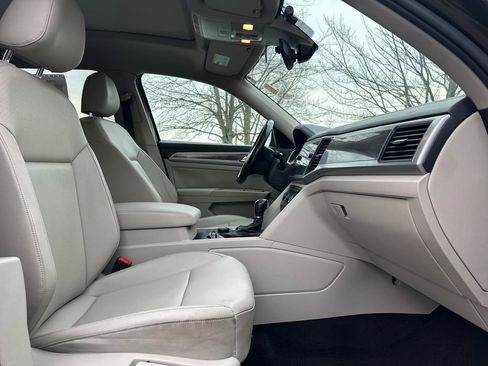 Used 2019 Volkswagen Atlas SE w/ Panoramic Sunroof Package image 17