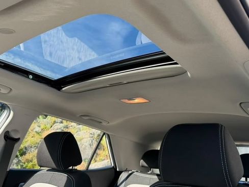 Certified 2026 Hyundai Venue SEL FWD image 21