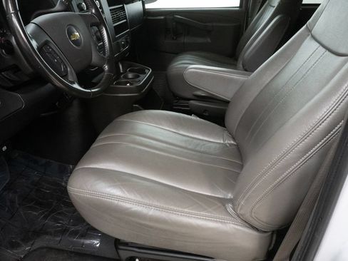 Used 2022 Chevrolet Express 3500 LS RWD image 9