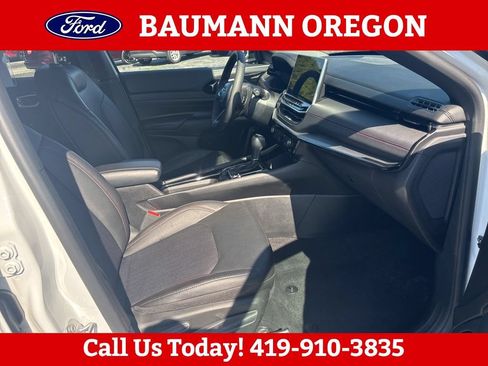 Used 2025 Jeep Compass Trailhawk AWD/4WD image 9