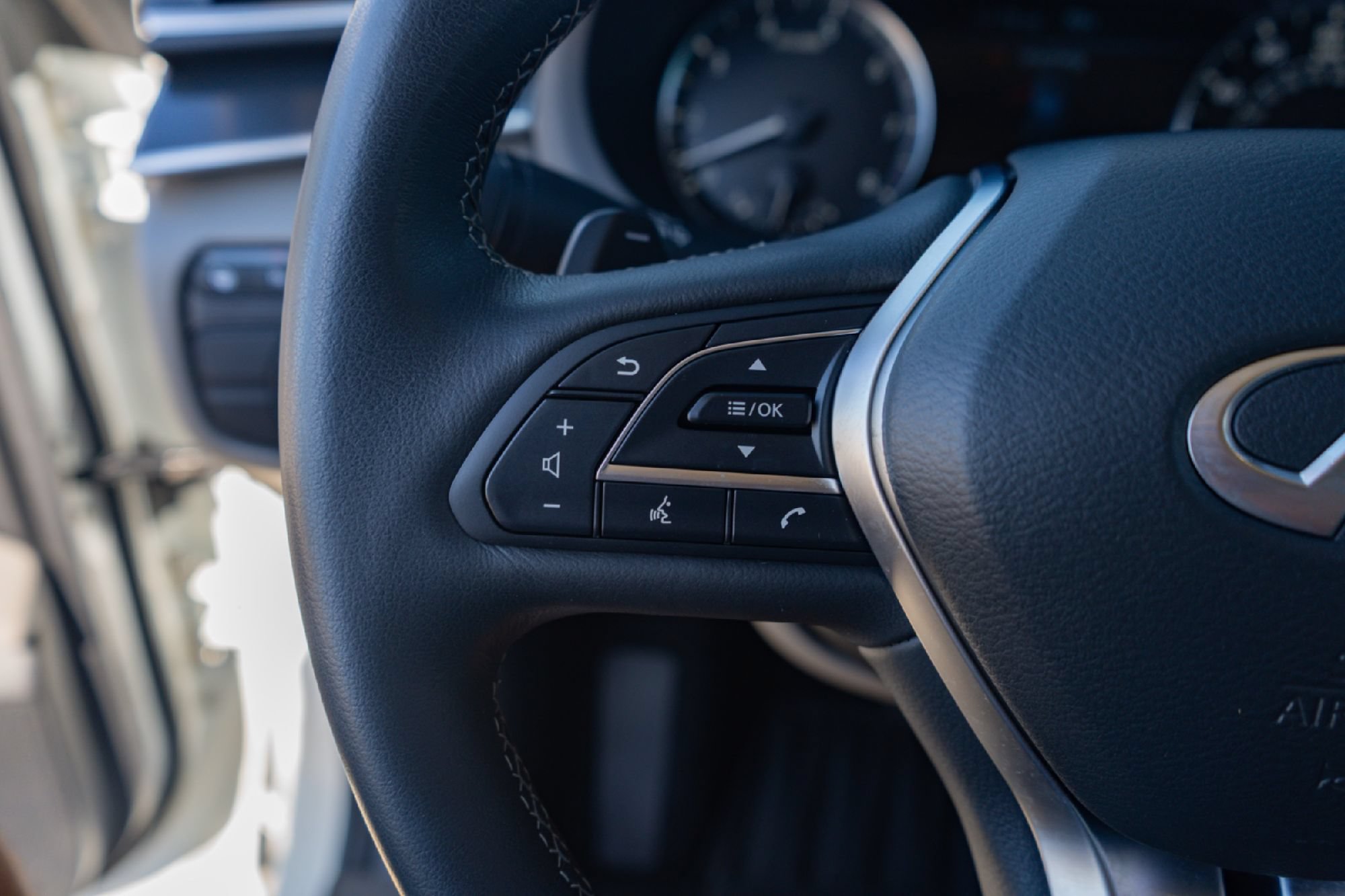 Certified 2025 INFINITI QX50 Luxe AWD/4WD image 13