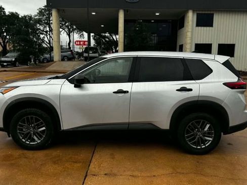 Used 2024 Nissan Rogue S FWD image 1
