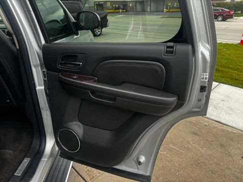 Used 2011 GMC Yukon Denali AWD/4WD image 10