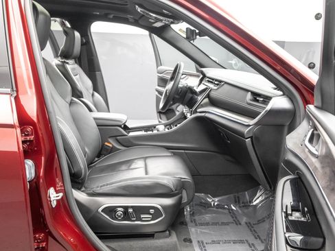 Used 2021 Jeep Grand Cherokee L Overland w/ Luxury Tech Group IV image 39