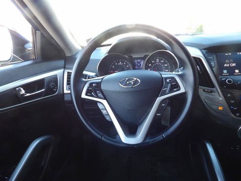 Used 2017 Hyundai Veloster FWD image 14