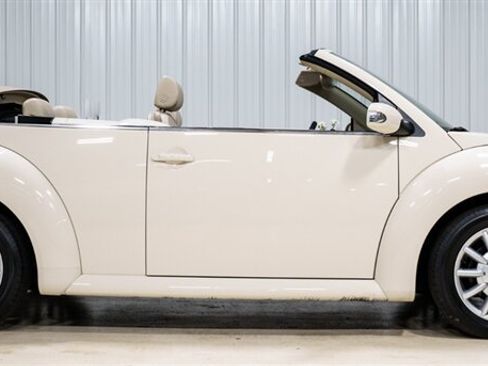 Used 2005 Volkswagen Beetle GLS FWD image 13
