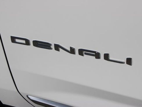 Used 2021 GMC Yukon Denali w/ Denali Ultimate Package image 16