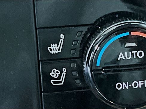 Used 2024 Nissan Pathfinder Platinum w/ Black Appearance Package image 21