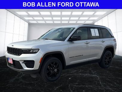 Used 2025 Jeep Grand Cherokee Altitude