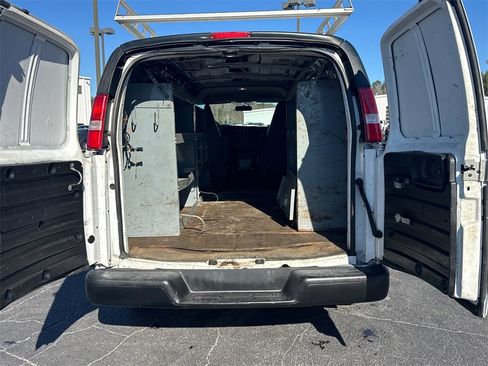 Used 2017 GMC Savana 3500 image 19