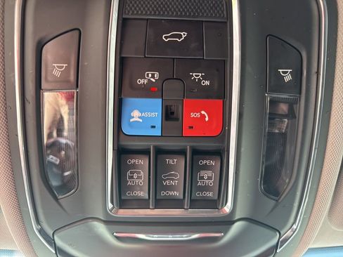 Used 2024 Jeep Grand Cherokee Limited w/ Black Appearance Package image 47