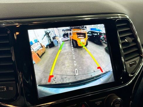 Used 2020 Jeep Grand Cherokee Altitude image 15