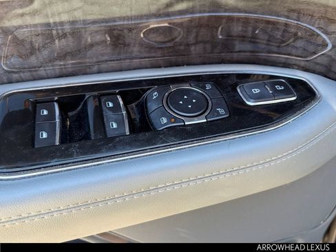 Used 2018 Lincoln Navigator Select w/ Technology Package AWD/4WD image 7