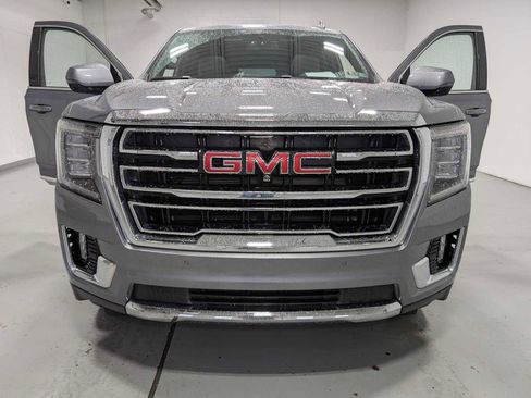 Certified 2022 GMC Yukon SLT w/ SLT Premium Package AWD/4WD image 17