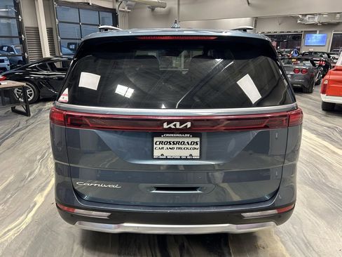 Used 2022 Kia Carnival SX Prestige image 32