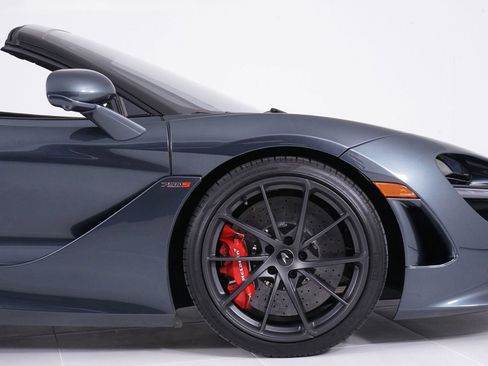 Used 2024 McLaren 750S Spider RWD image 19