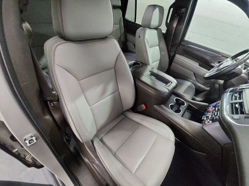 Used 2023 GMC Yukon SLT w/ SLT Luxury Package RWD image 28