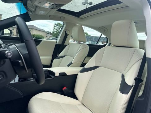 Used 2022 Lexus ES 300h w/ Premium Package FWD image 9